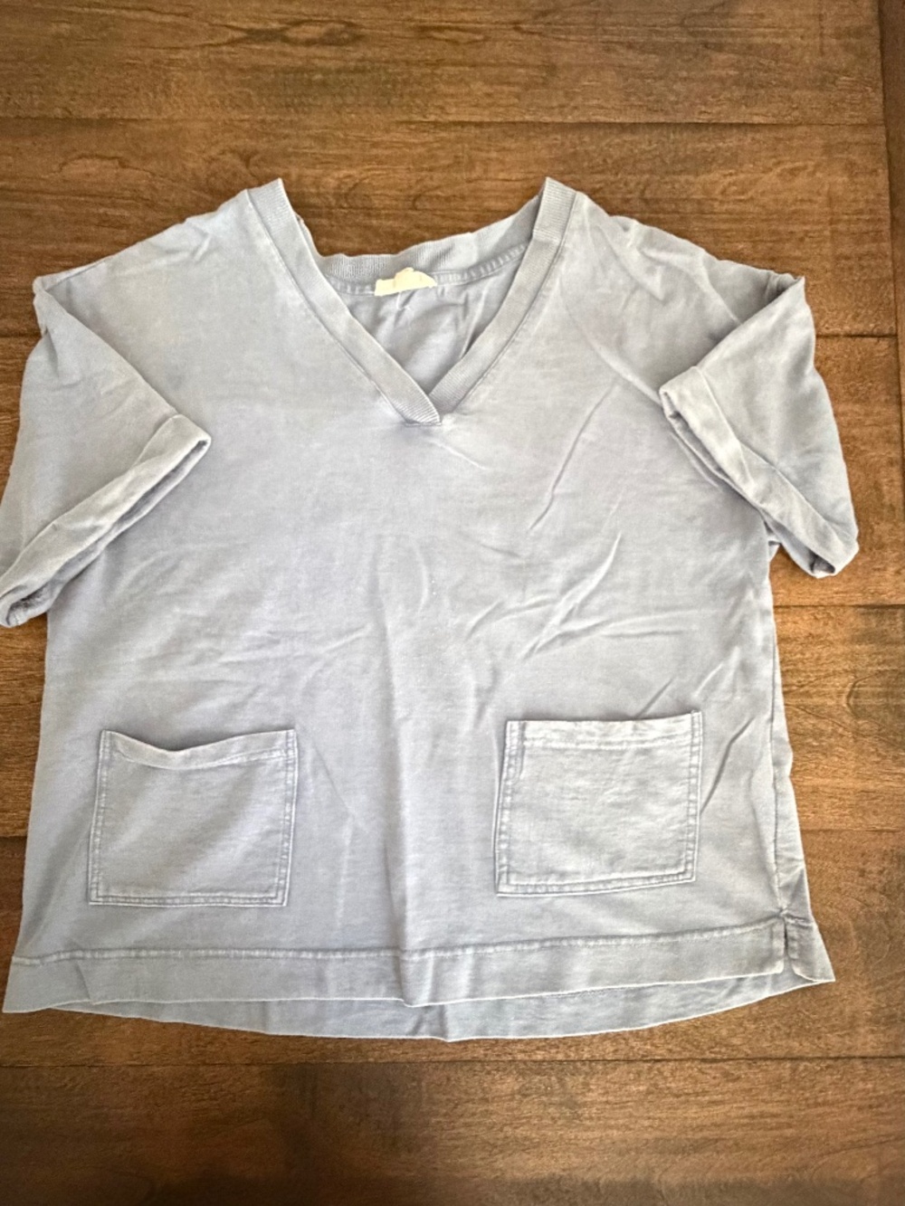 Casual V-neck top with pockets